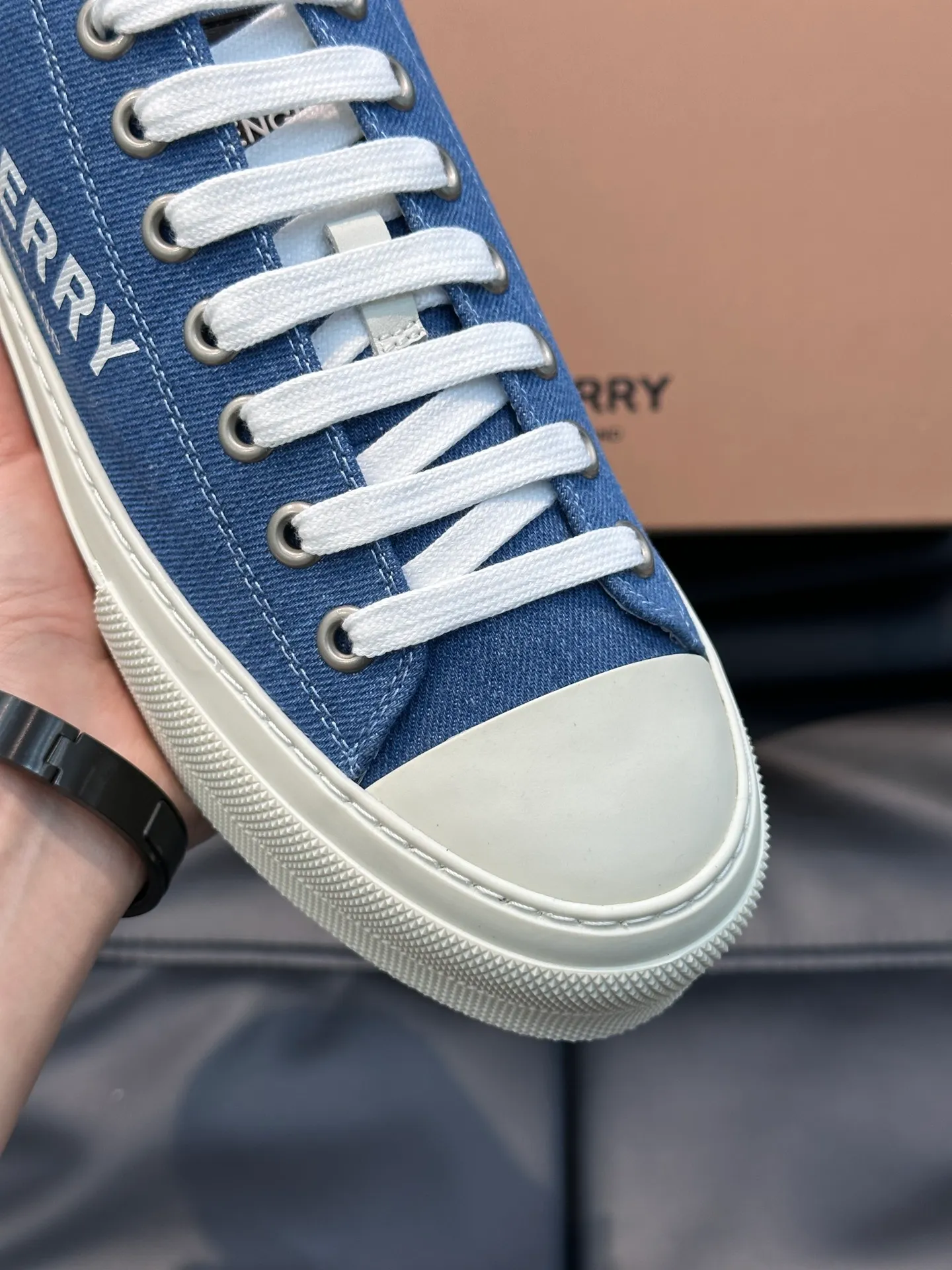Men's shoes 💰p380 "BURBERR*" men's classic low-top sneakers, reinterpreted with Vintage retro plaid cotton material and decorated with a new brand logo. First-layer sheepskin lining, embossed Burberry lettering logo on the heel, T men's shoes 💰pU original outsole! Size: 38-44 (45 customized)